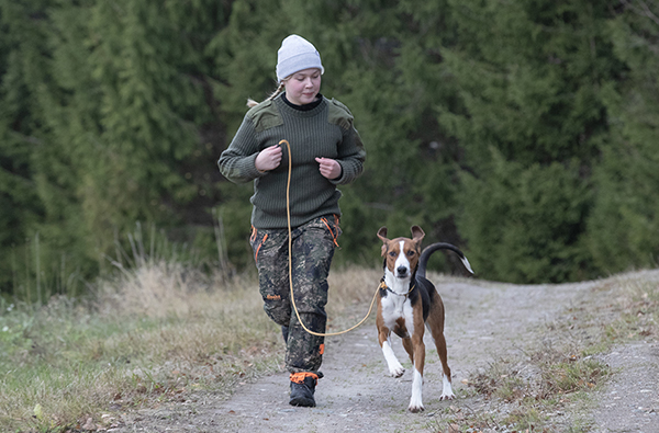 Heta Kattainen on yksi monista nuorista, joka on saanut itselleen oman koiran Junnupentuketjun ansiosta. Hän on suorittanut jo palkintotuomarikurssinkin. 