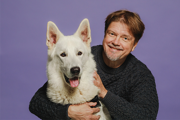 Heppu-koira on huumorintajuinen valkoinenpaimenkoira. Sen isäntä Timo Parvela on palkittu kirjailija.