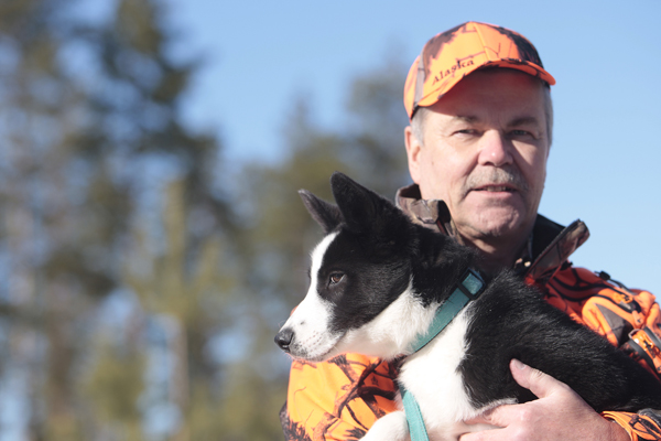 Pentti Isoviita on pettynyt kansalaisaloitteen saamaan laimeaan kannatukseen. Sudet vaarantavat metsästyskoiralla harrastamisen jo monin paikoin Suomessa. 